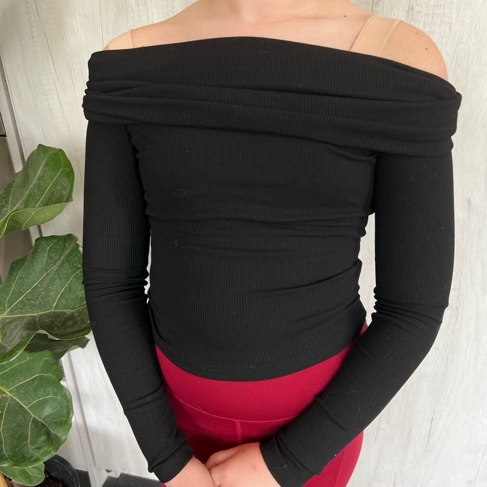 Commense Black Off-Shoulder Long Sleeve Top